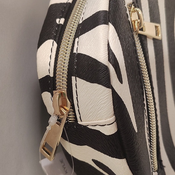 Kendall + Kylie Fanny Black Cream Zebra Print Pack Crossbody Bag NWT - Picture 3 of 9